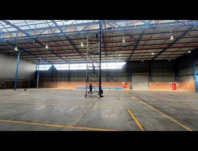 4,338M² WAREHOUSE TO LET IN SPARTAN